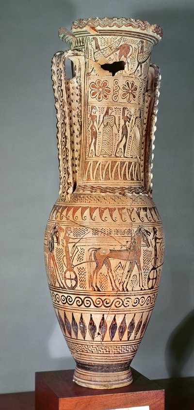 Loutrophoros raffigurante una sfinge, varie figure e una parata di carri, Proto-Attico da Greek